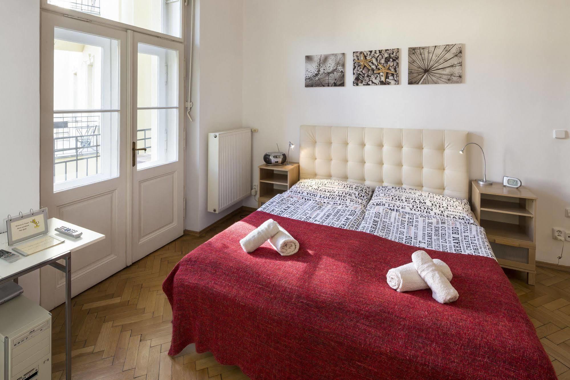 Old Town - Dusni Apartments Прага Экстерьер фото