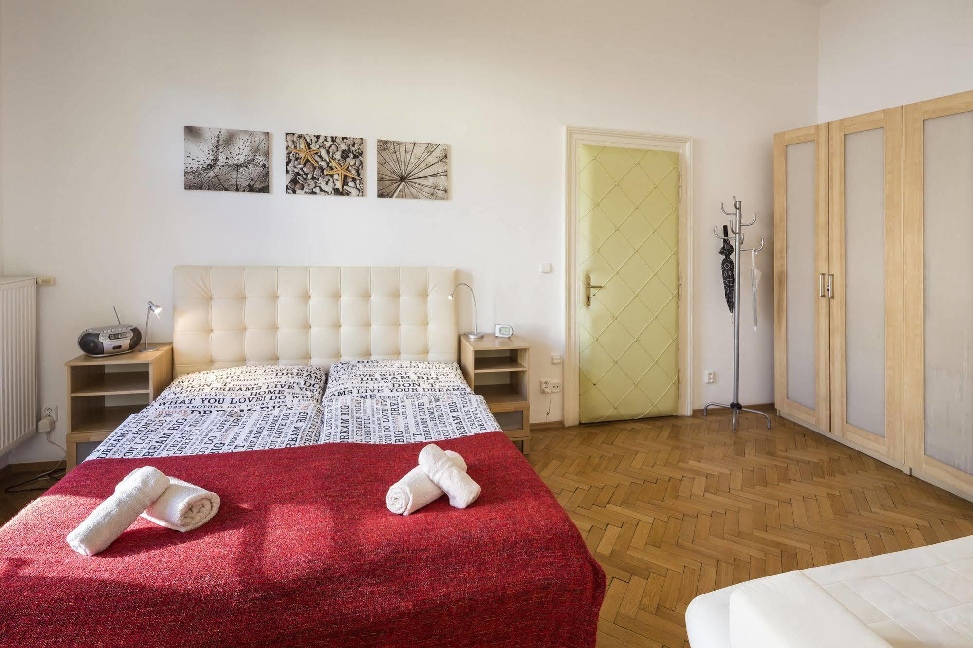 Old Town - Dusni Apartments Прага Экстерьер фото